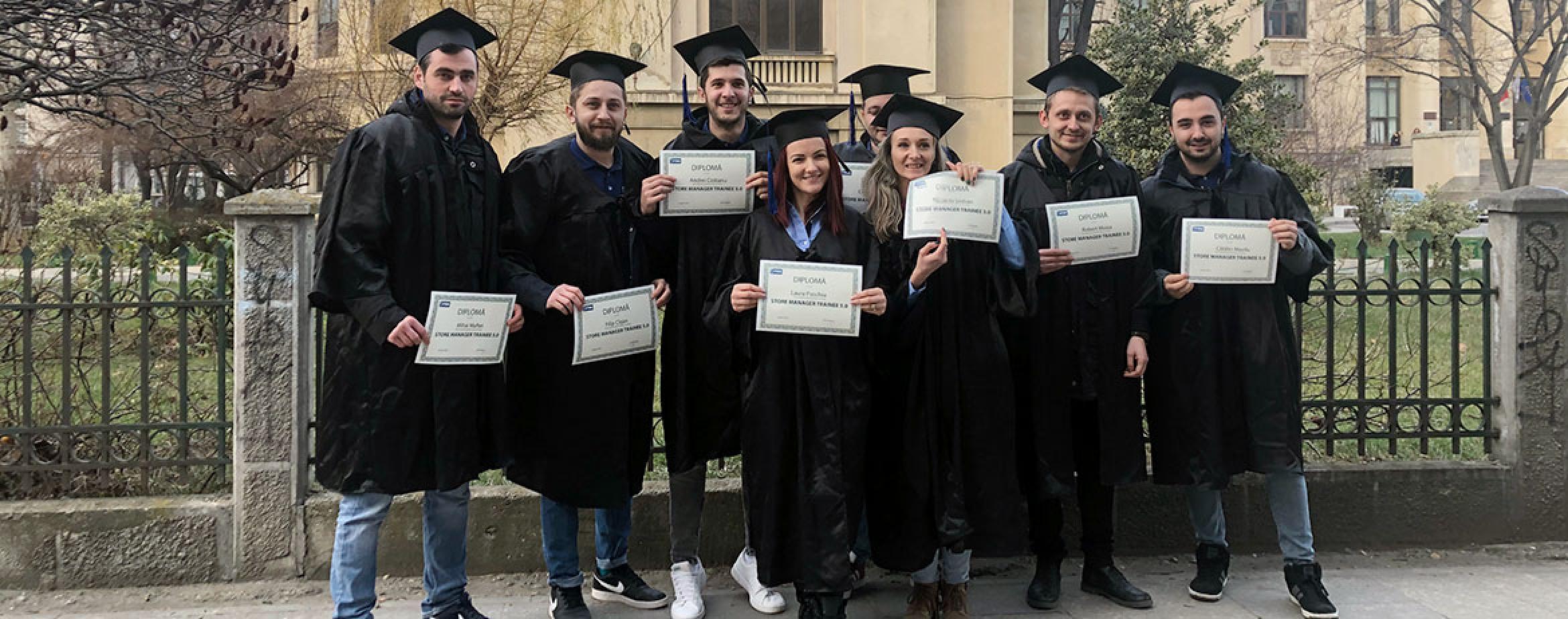Cine sunt absolvenții programului Store Manager Trainee 5.0