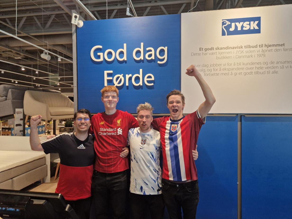 FotballtrøyeFredag24