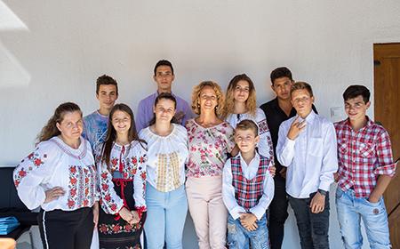 2 ani, 10 case de tip familial mobilate si 120 de copii fericiți Hope and Homes for Children