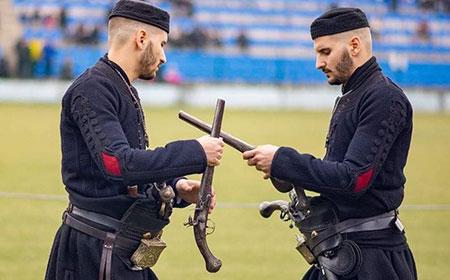 Талантите в  JYSK: Запознайте с близнаците, които има страст към историята.