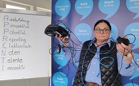Brigitte Haker mit Technik
