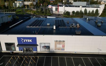 Klaukkalan myymälän katolle asennettiin aurinkovoimala lokakuussa 2023