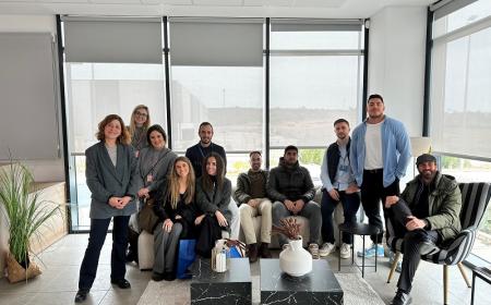 Los estudiantes del MBA Junior de EDEM visitan las oficinas de JYSK