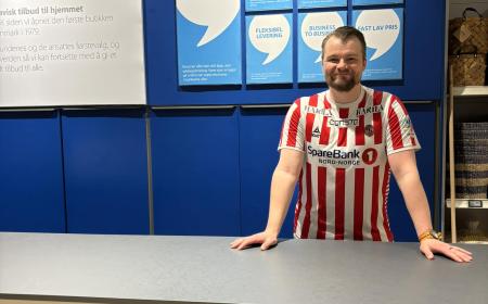 Distrikstjef Martin Lysfjord under FotballtrøyeFredag 2024